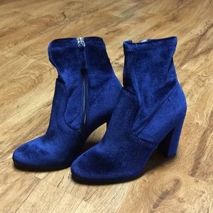 Steve Madden Blue velvet booties